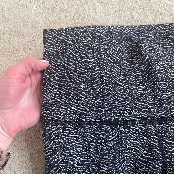 Lululemon Wunder Under High-Rise Crop 23" size 6 - Picture 3 of 4